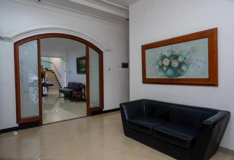 Urbanview Hotel Artama Simpang Lima By Reddoorz