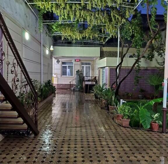 مبيت وإفطار Uvaysiy Family Guest House