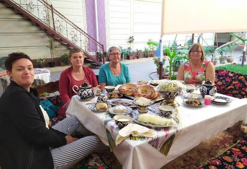 مبيت وإفطار Uvaysiy Family Guest House