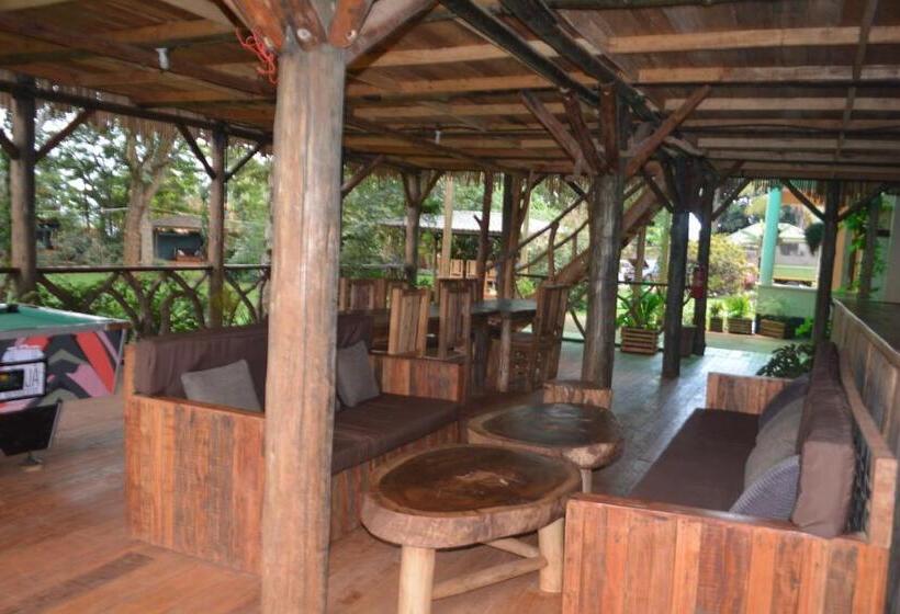 هاستل Jinja Backpackers