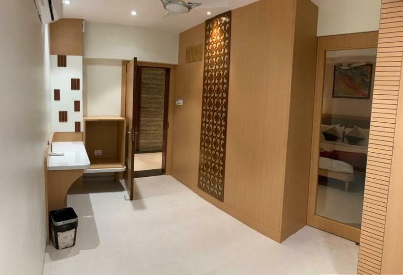 فندق Palash Inn