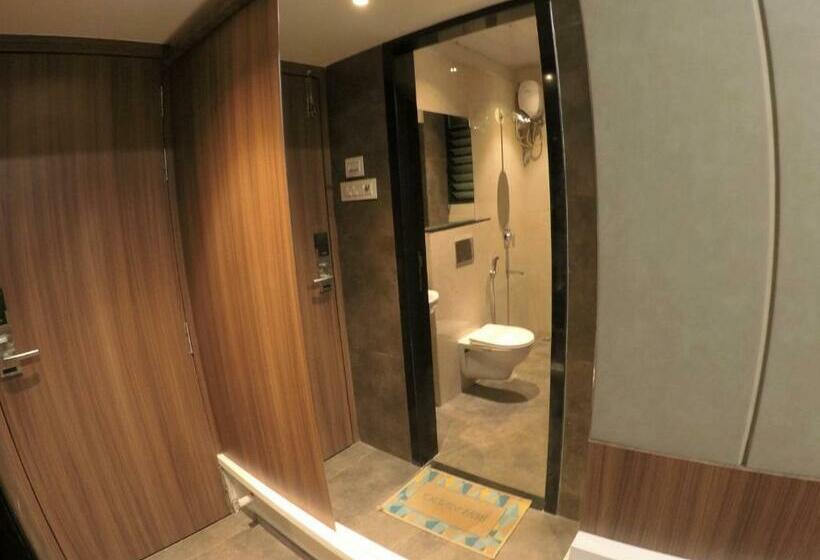 فندق Palash Inn