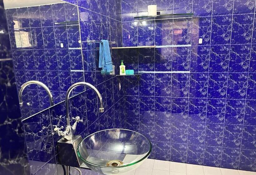 بنسيون James Guesthouse