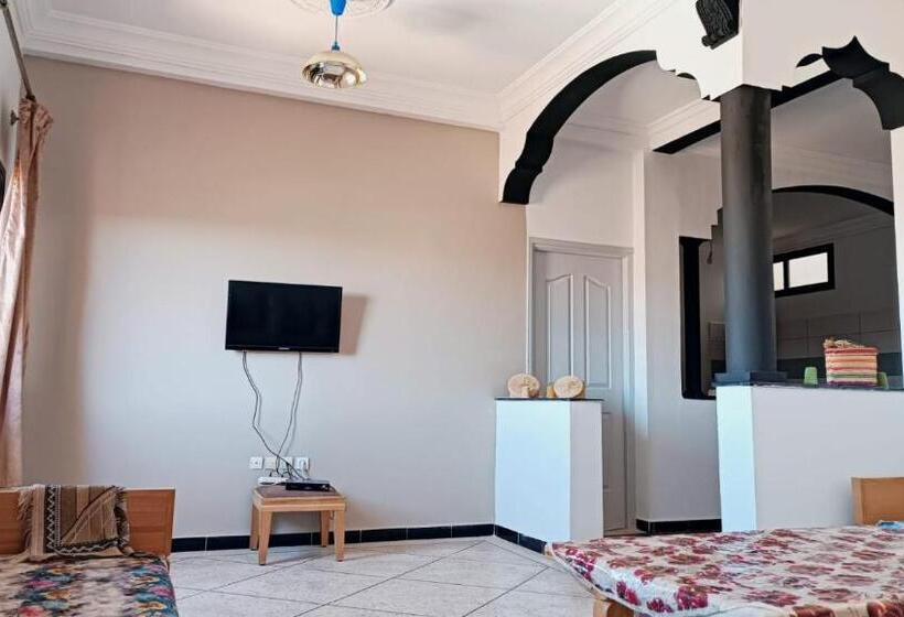 تختخواب و صبحانه Afgo Hostel
