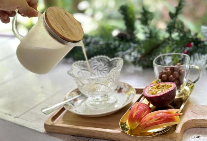 تختخواب و صبحانه Nua Tone Resort Bang Tao & Cafe