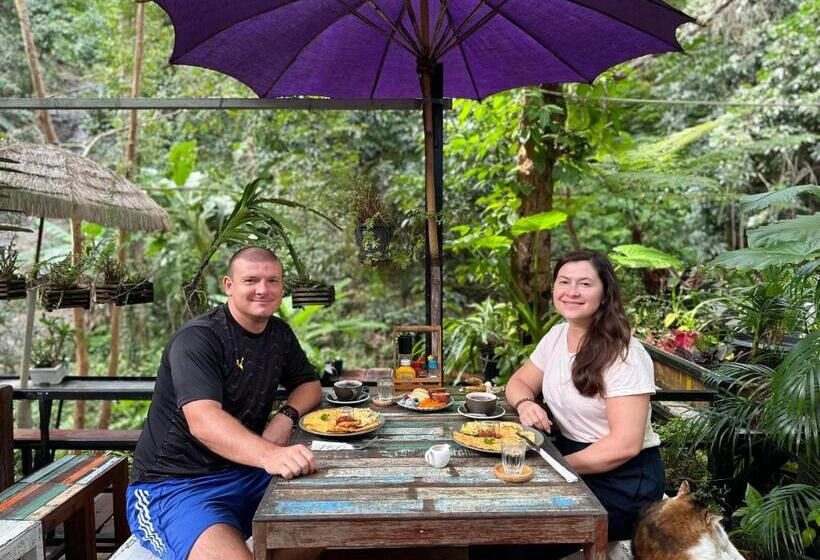 تختخواب و صبحانه Nua Tone Resort Bang Tao & Cafe