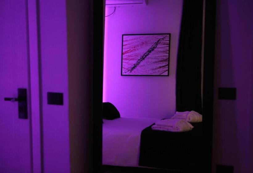 هتل Dark Boutique