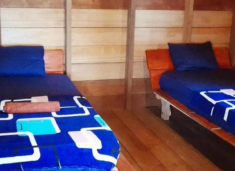 هاستل Nyang Ebay Surf Camp Siberut Mentawai Surfing Barrels