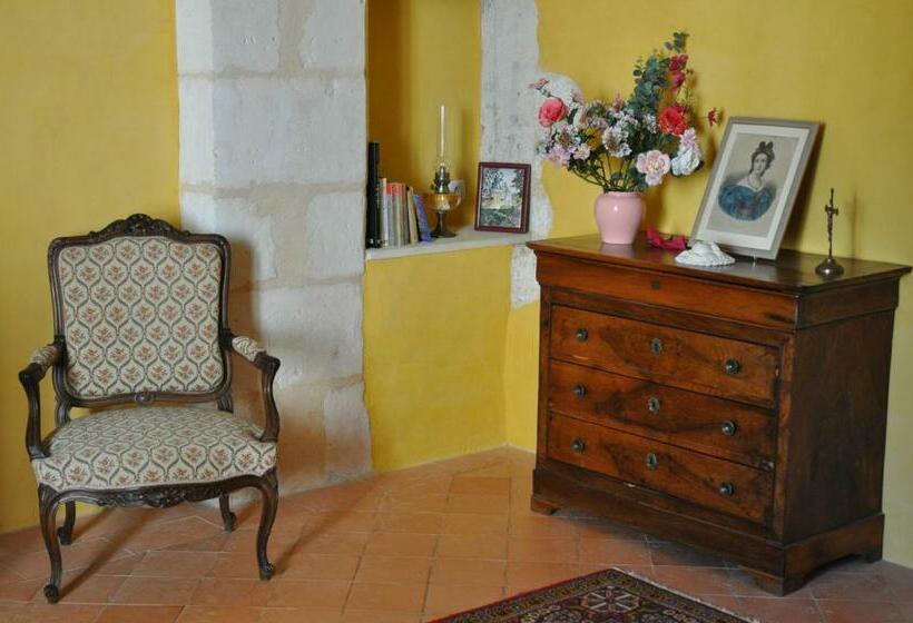 住宿加早餐  Château La Gentilhommière Du Puits Notre Dame 30 Rue De L église 24110 Saint Léon Sur L Isle