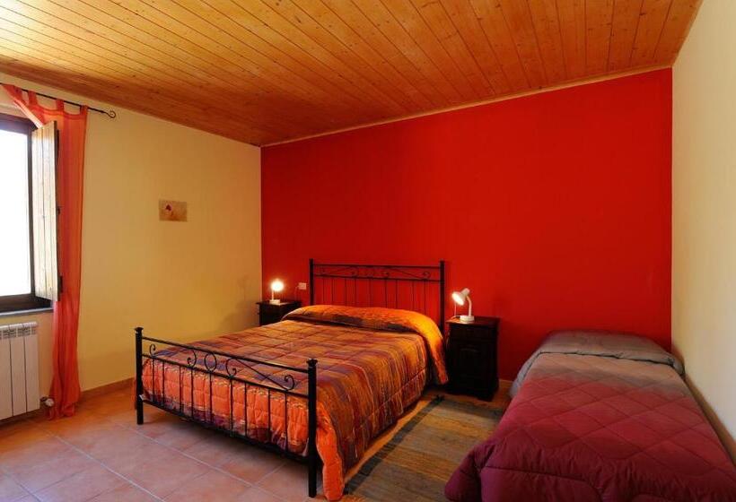 هتل Agriturismo Arcobaleno Assisi