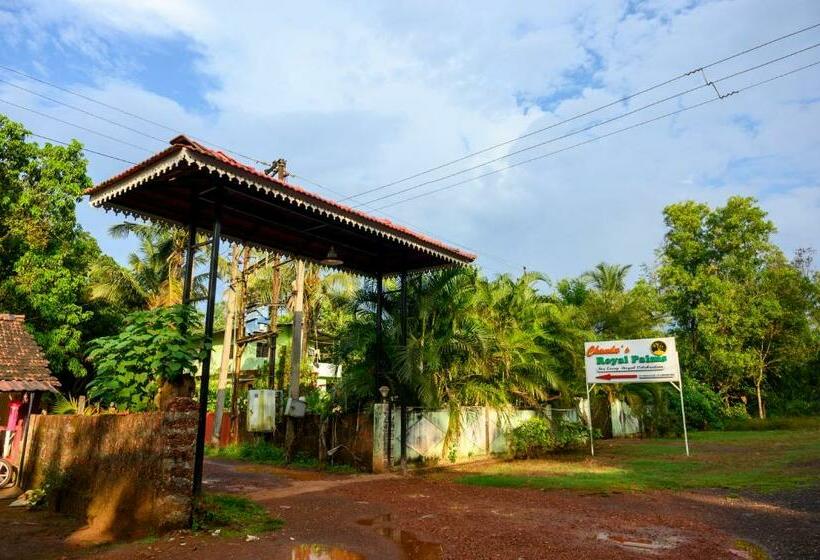Отель Chandus Royal Palms
