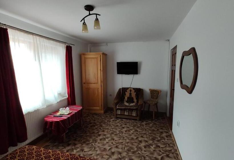 فندق Pensiunea Piatra Mandrutului