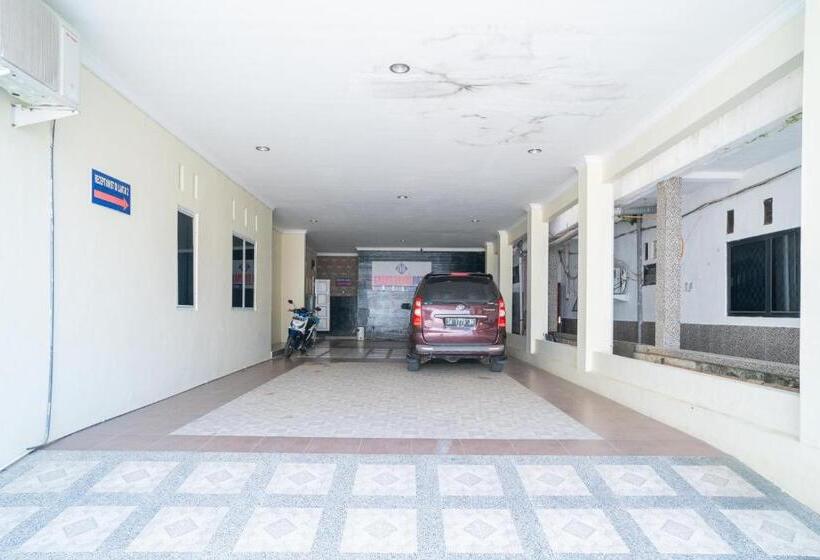 호텔 Reddoorz Syariah Near Lapangan Dwiwarna Barabai