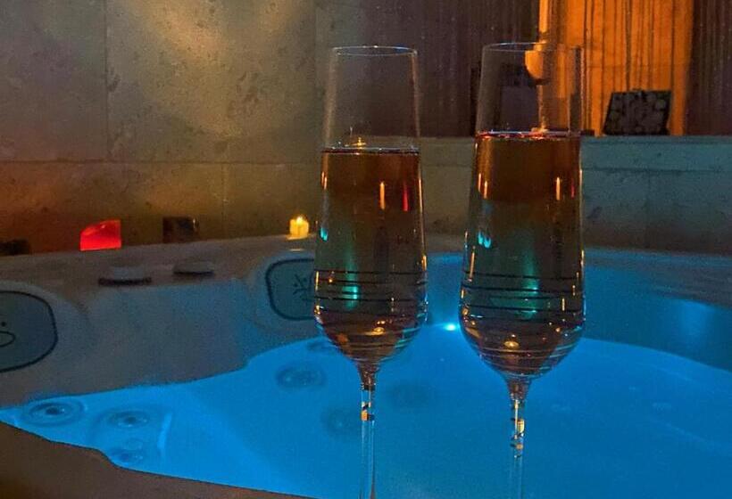 پانسیون Le Prieuré Suites Romantiques Spa Privatif, Piscine, Jardin, Massages Proche De Toulouse