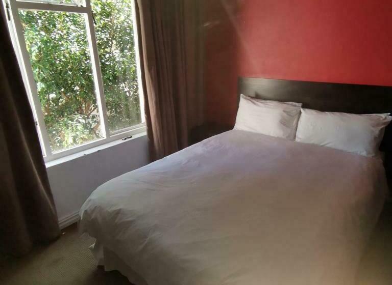 פנסיון Arkenstone Frys Guesthouse