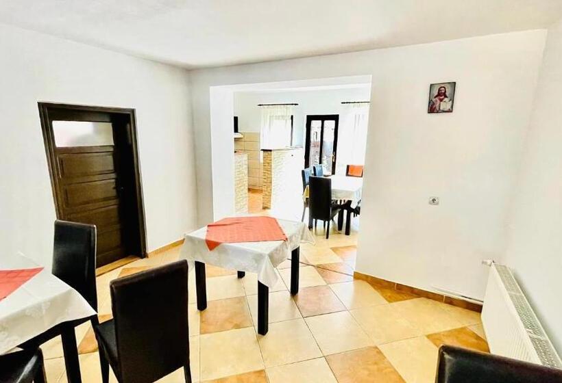 פנסיון Casa Dintre Vai