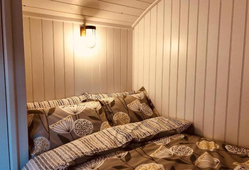 مبيت وإفطار Somerleyton Meadows   The Hideaway Hut & Hot Tub