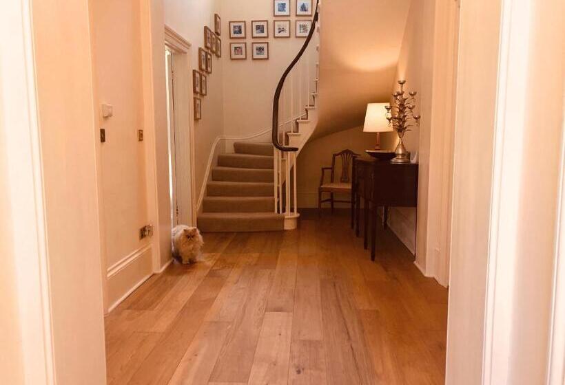 مبيت وإفطار Somerleyton Meadows   The Hideaway Hut & Hot Tub