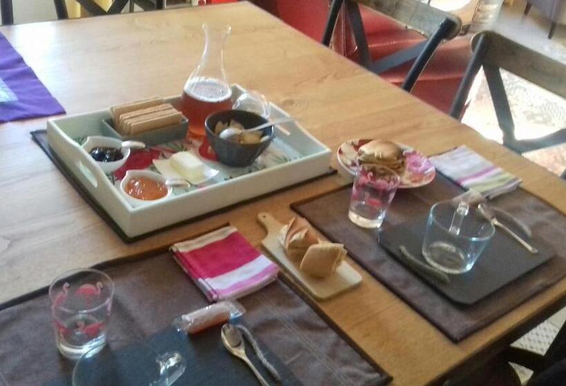 ベッドアンドブレックファースト Un Nid Entre Vignes Et Pierres Pic St Loup