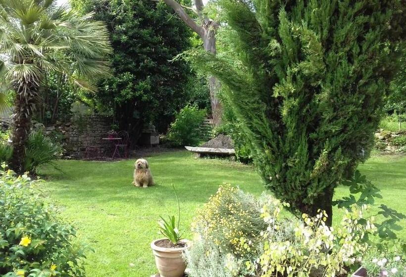 تختخواب و صبحانه Varzay Autour Du Puits