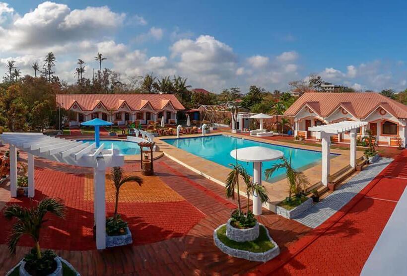 Cris Del Mar Resort