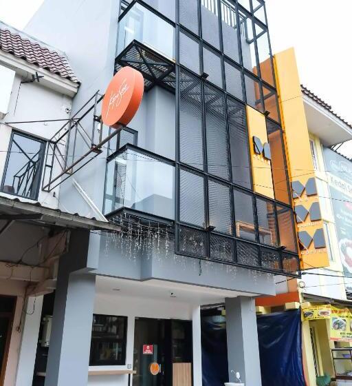 هتل M Cabin Karawaci