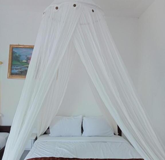 هتل Moni Mahalika