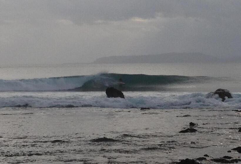 هتل Masokut Surf Camp Siberut Mentawai Surfing Barrels