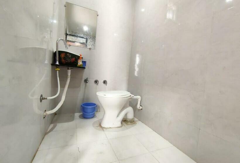 Отель Sardar Rooms