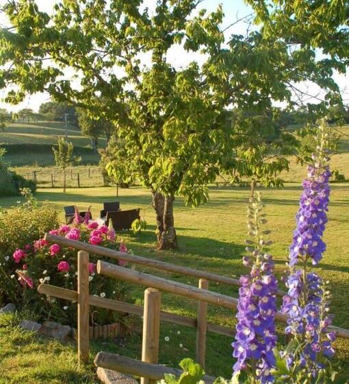 Пансион B&b La Maison Des Collines Autour Chambres D Hôtes
