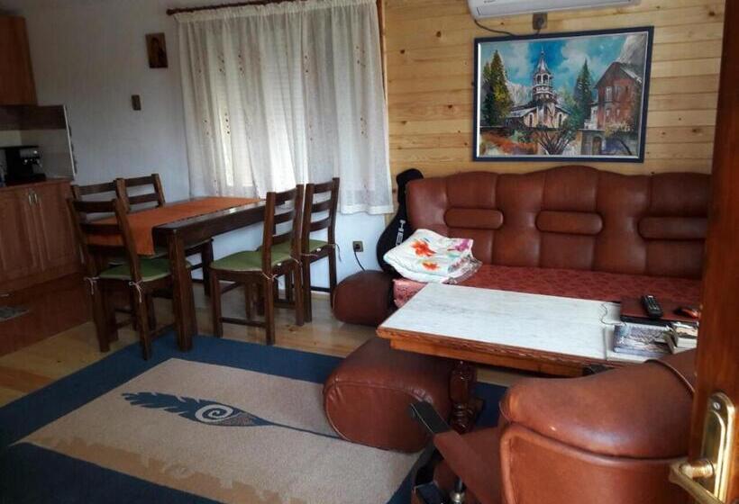 פנסיון Guest House „ Mountain Rest“