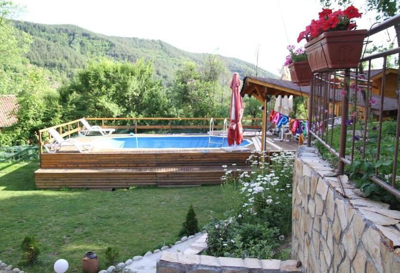 פנסיון Guest House „ Mountain Rest“