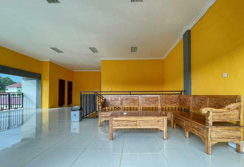 بنسيون Reddoorz @ Jalan Raya Kuta Lombok Mandalika