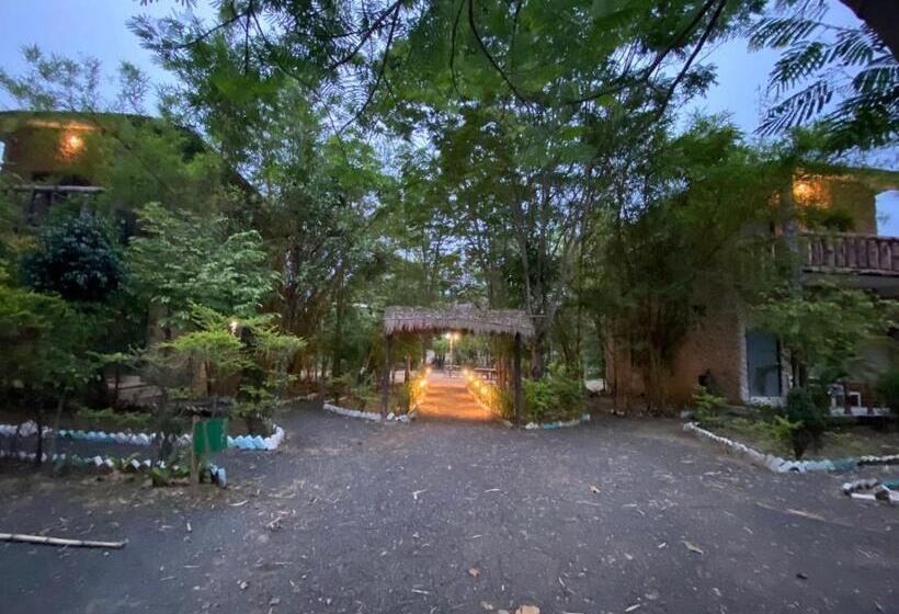 Sal Tree Resort By Vihasta, Kanha