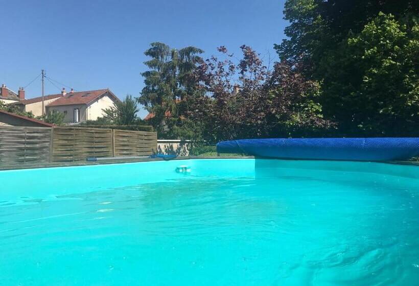 Sous Le Cerisier