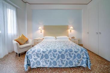 هتل Carlton Beach