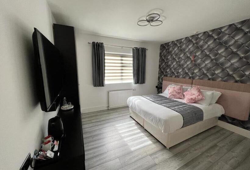 هتل Charnwood Regency Guest House