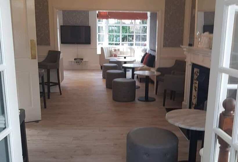 هتل Charnwood Regency Guest House