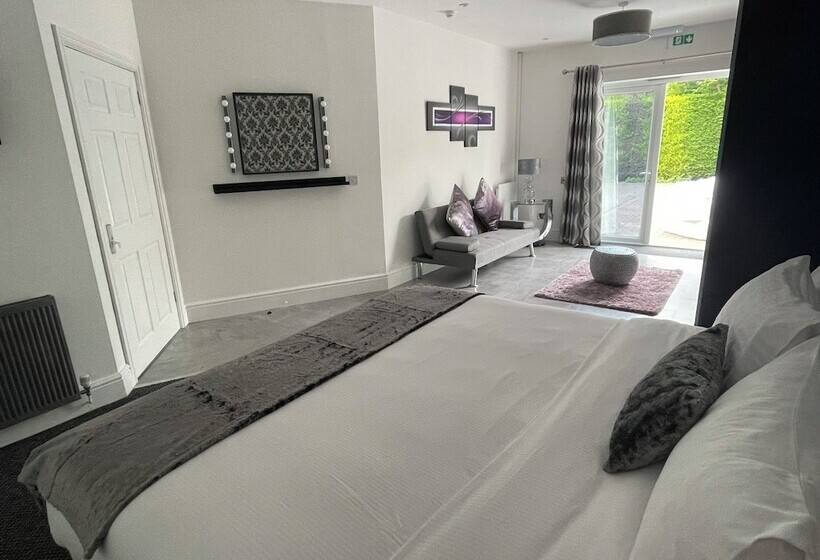 هتل Charnwood Regency Guest House