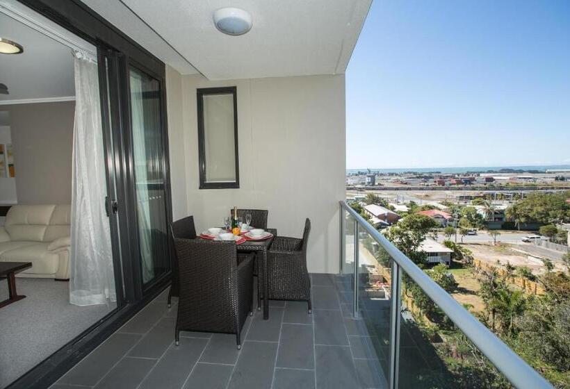 בית מלון כפרי Gladstone Central Plaza Official