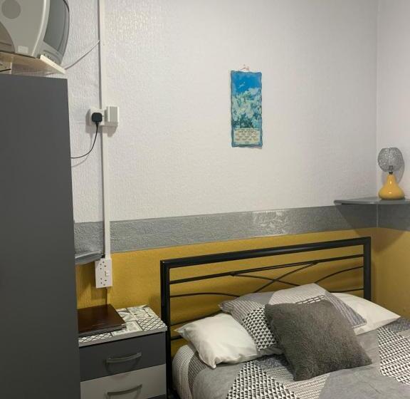 Fotos del hotel Hornby Villa 4*b&b Couples & Families Only:  15