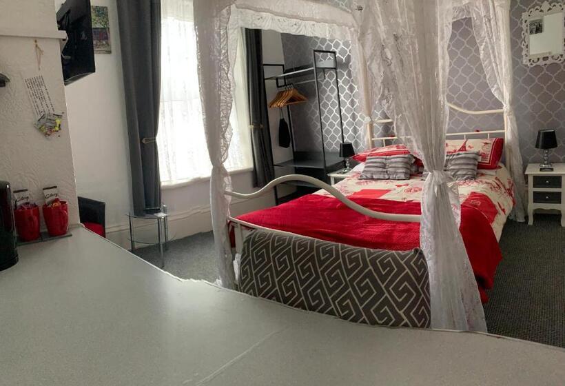 Fotos del hotel Hornby Villa 4*b&b Couples & Families Only:  16