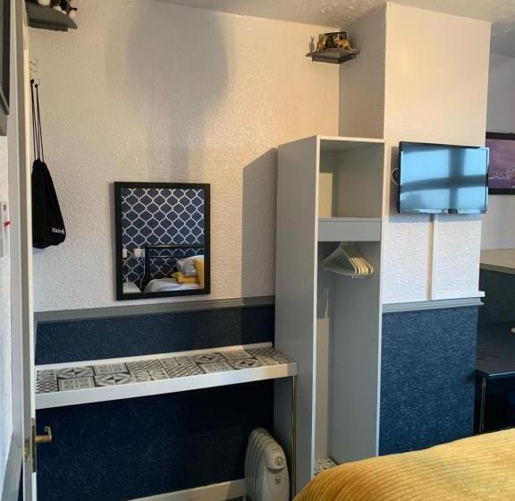 Fotos del hotel Hornby Villa 4*b&b Couples & Families Only:  21