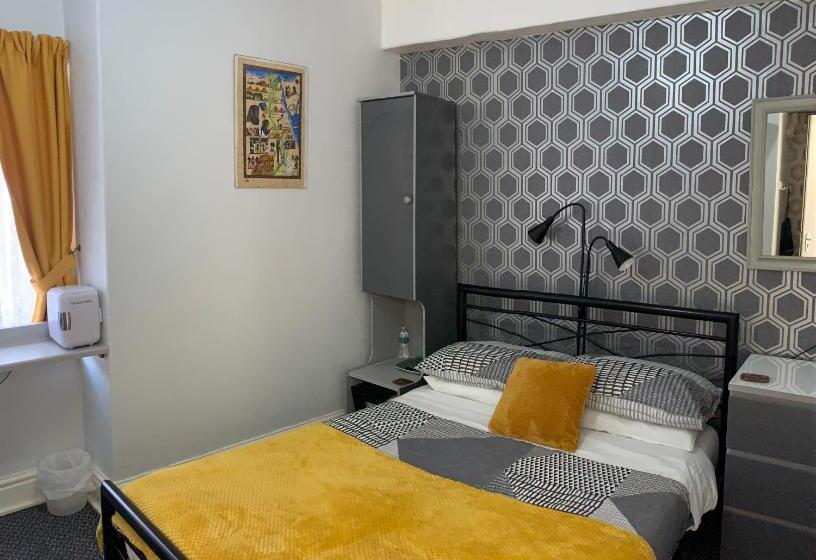 Fotos del hotel Hornby Villa 4*b&b Couples & Families Only:  22