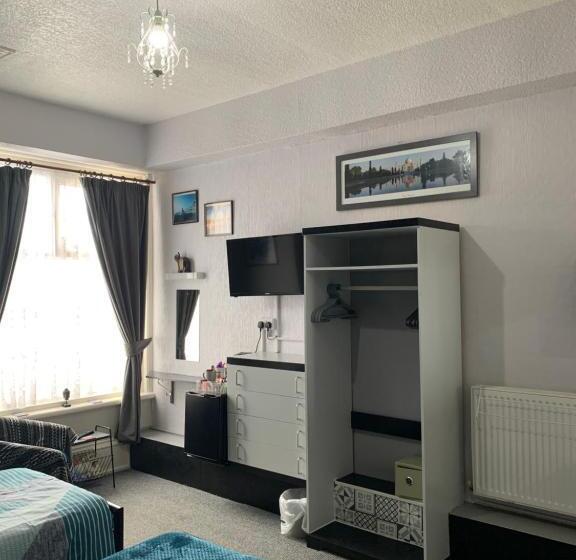 Fotos del hotel Hornby Villa 4*b&b Couples & Families Only:  23