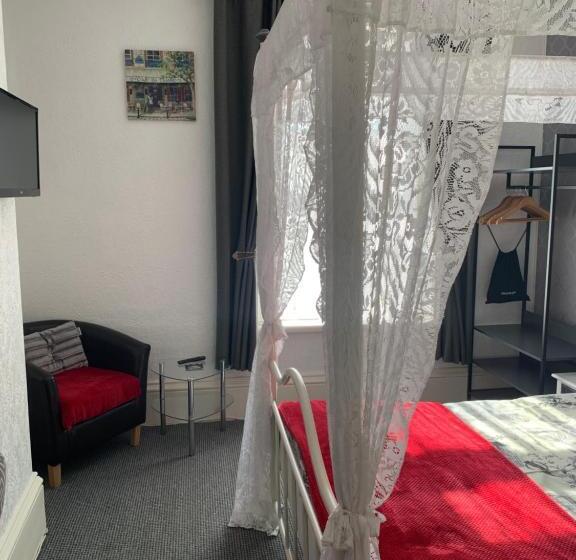 Fotos del hotel Hornby Villa 4*b&b Couples & Families Only:  24