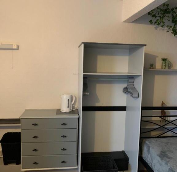 Fotos del hotel Hornby Villa 4*b&b Couples & Families Only:  26