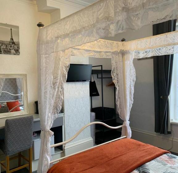 Fotos del hotel Hornby Villa 4*b&b Couples & Families Only:  5