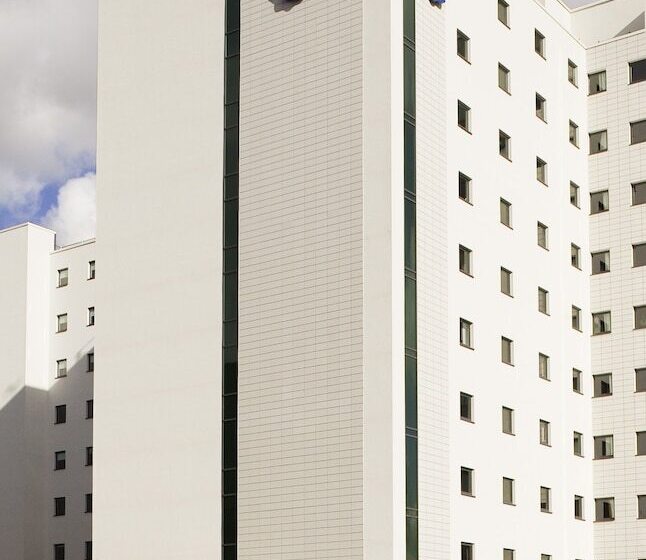 هتل Ibis Budget Birmingham Airport Terminal Building   Nec