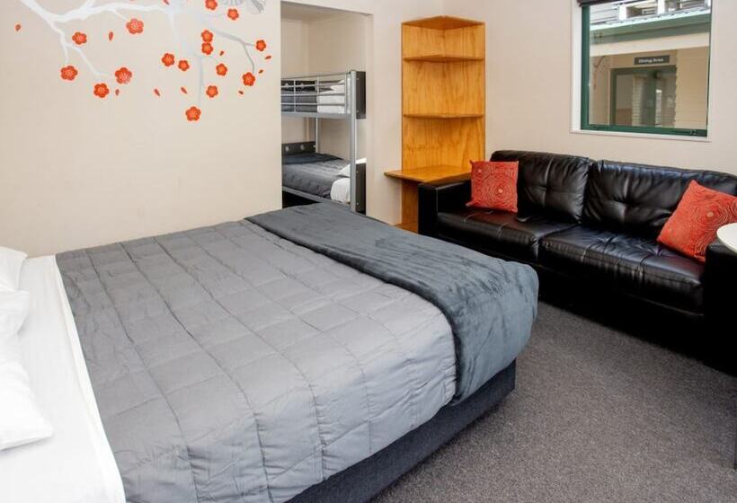 هتل Motueka Top 10 Holiday Park